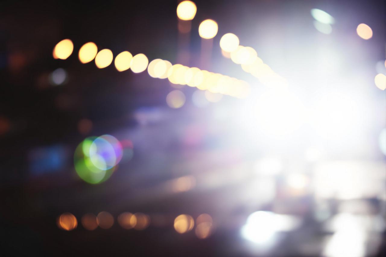 独家！某顶流男星深夜与神秘女子同乘豪车，疑似恋情曝光